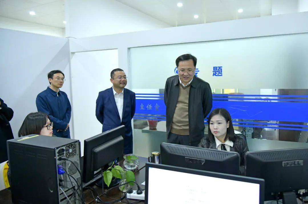 beat365官网|
坚持移动优先 讲好龙港故事!省委宣传部来龙港市融媒体中心调研(图6) beat365官网|
坚持移动优先 讲好龙港故事!省委宣传部来龙港市融媒体中心调研(图6)